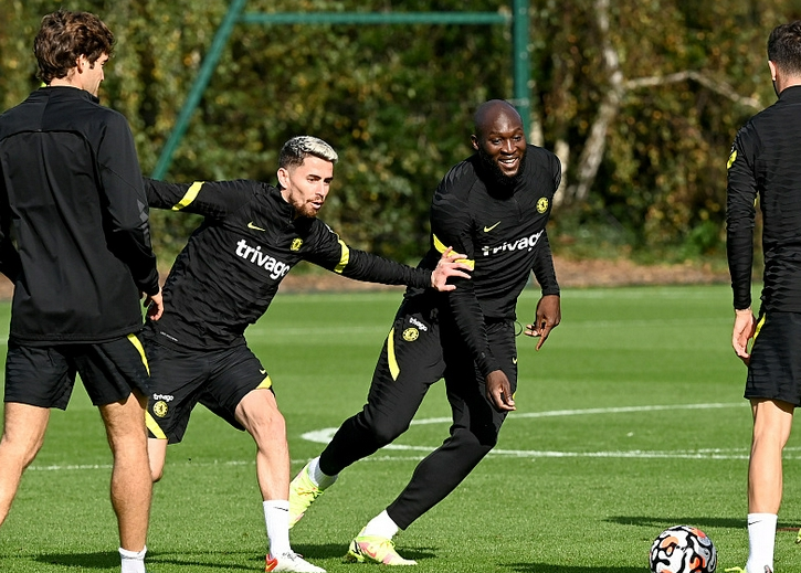 beat365官方网站-北京首钢训练开放日；清晨调整名单引欢呼；欧冠在即；赛程密集仍需轮换